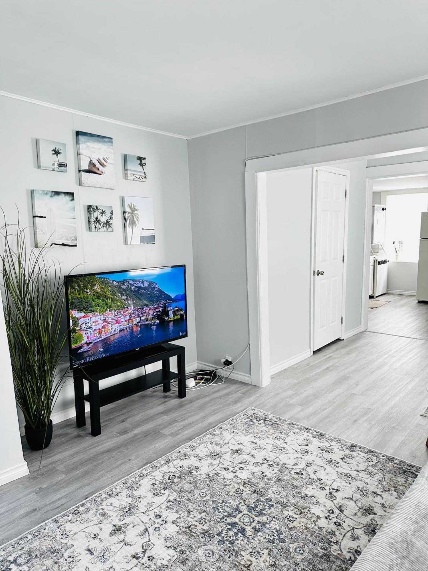 Appartement Cozy 2Br House Near Centre With Patio, Bbq, Backyard, And Netflix à Peterborough Extérieur photo