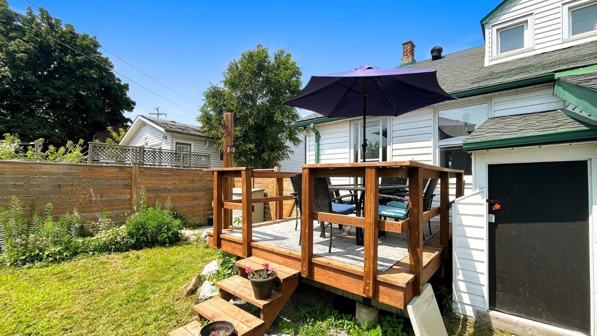 Appartement Cozy 2Br House Near Centre With Patio, Bbq, Backyard, And Netflix à Peterborough Extérieur photo