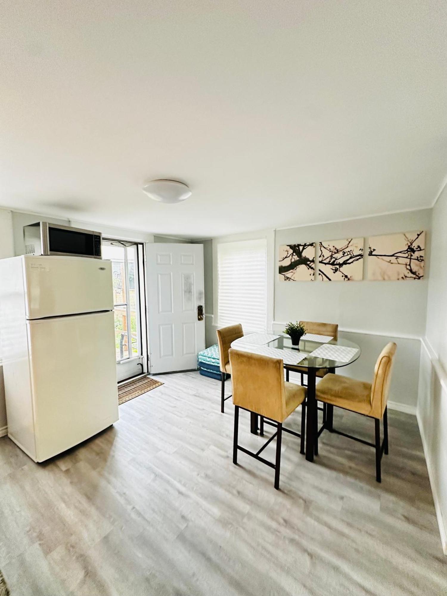 Appartement Cozy 2Br House Near Centre With Patio, Bbq, Backyard, And Netflix à Peterborough Extérieur photo