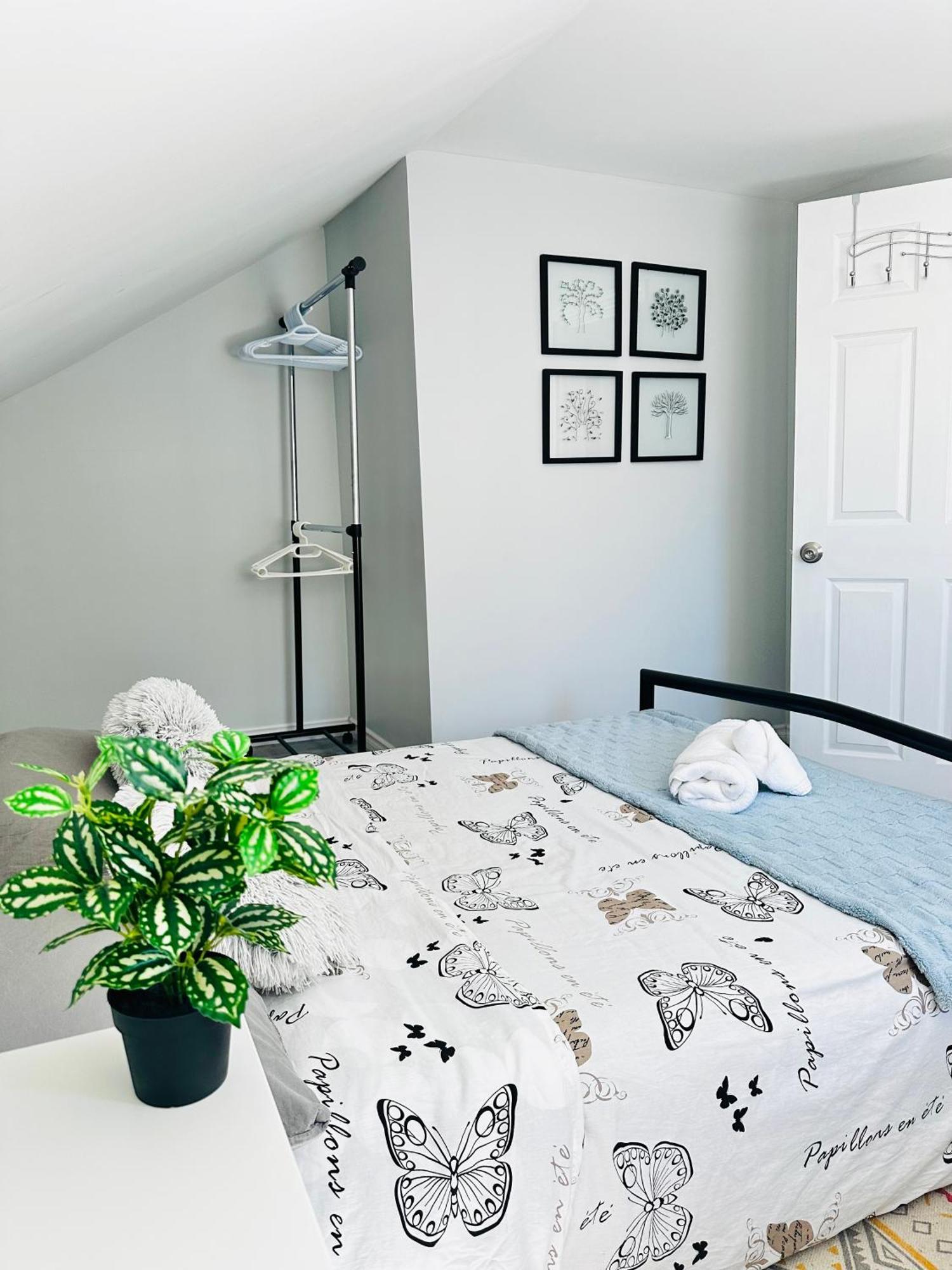 Appartement Cozy 2Br House Near Centre With Patio, Bbq, Backyard, And Netflix à Peterborough Extérieur photo